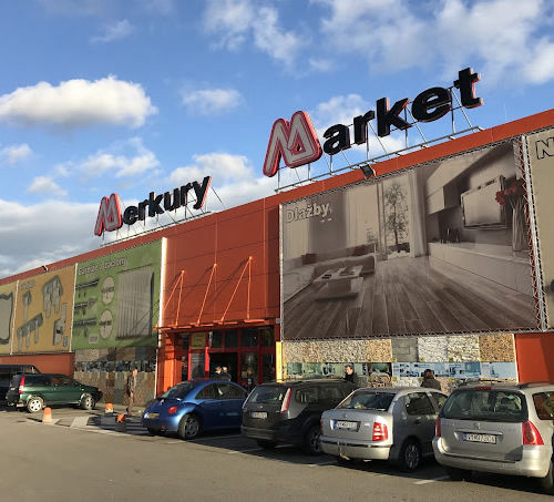 Budynek Merkury Market Trenczyn